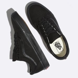 Men's Vans Old Skool Sneaker in black